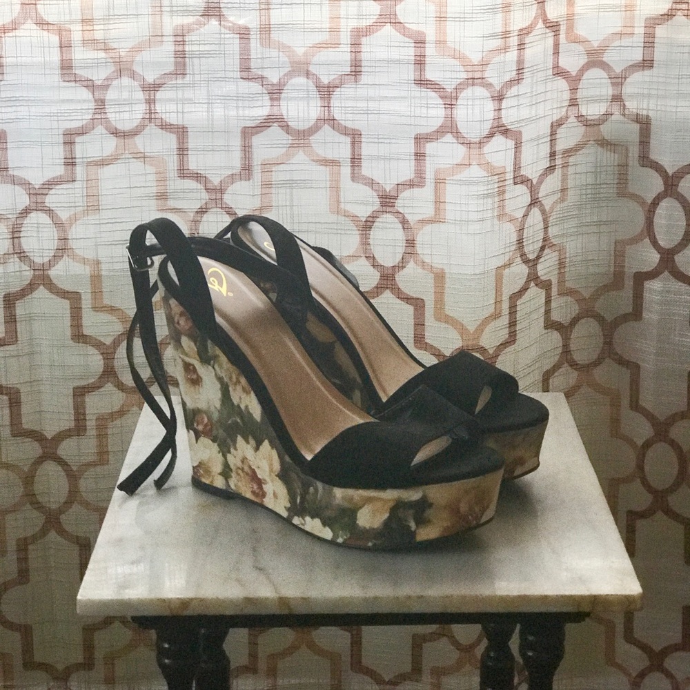 Floral Windsor Wedges